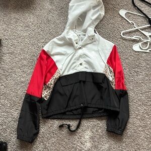 Lightweight windbreaker